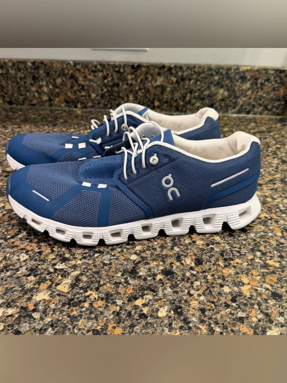 On Running ladies 10.5 Navy Blue Cloud-Style Sneakers